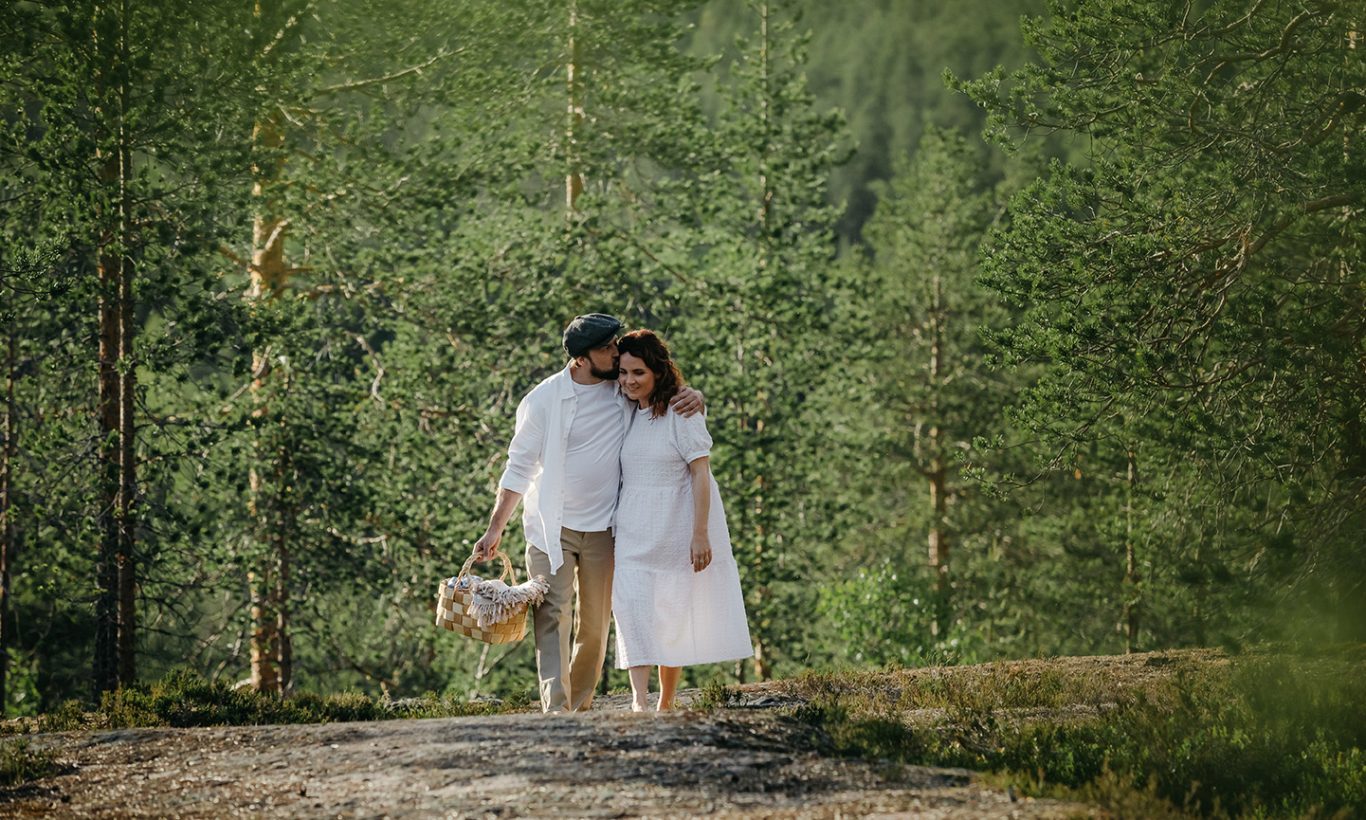 Romantic picnic under the midnight sun | Arctic TreeHouse Hotel
