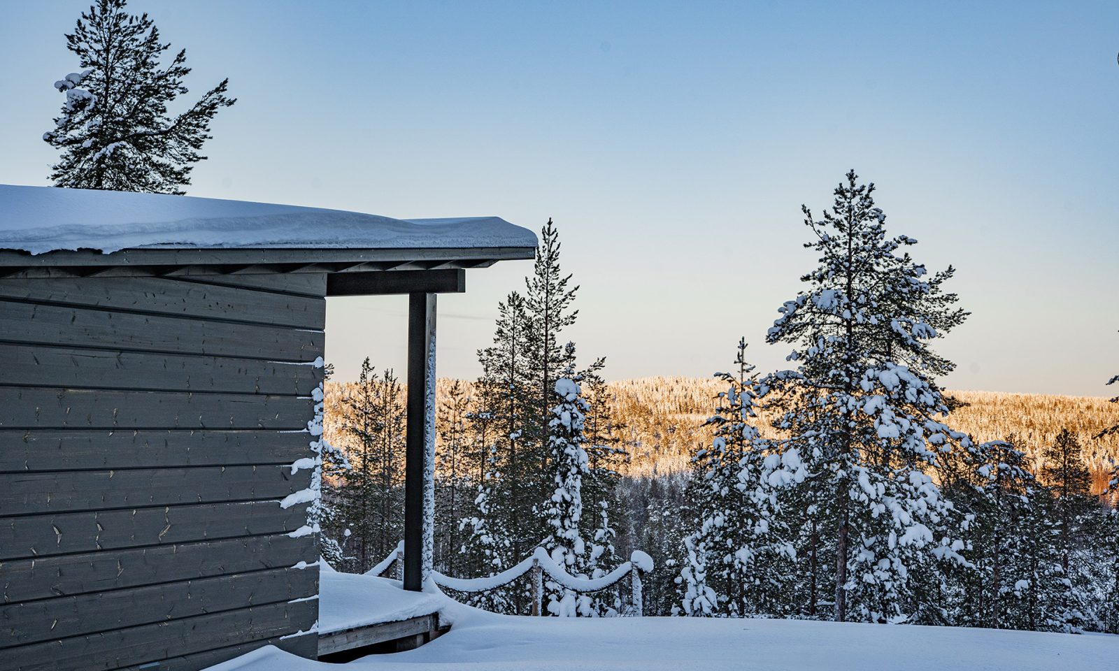 Arctic Glass Housen luminen terassi.
